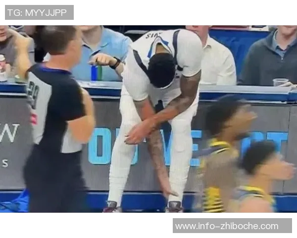 浓眉因双侧跟腱劳损在场边沉思队友们纷纷表现出担忧神情 浓眉因双侧跟腱劳损在场边沉思队友们纷纷表现出担忧神情