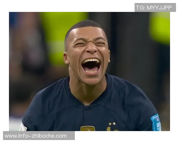 小姆巴佩绝平巴黎后模仿姆巴佩庆祝动作姆总在看台笑逐颜开